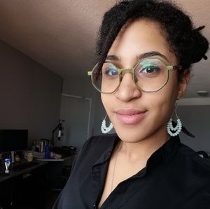 Meet your Posher, Emmanuelle